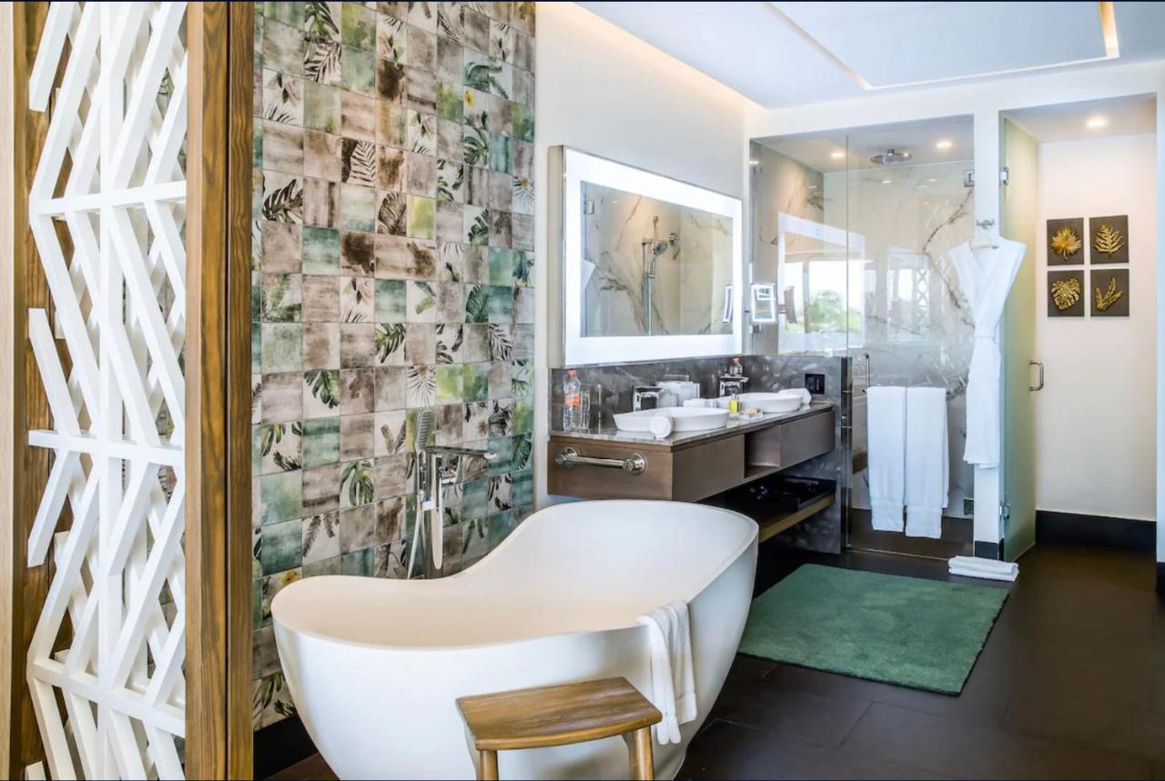 5 Diamond Luxury Resort!