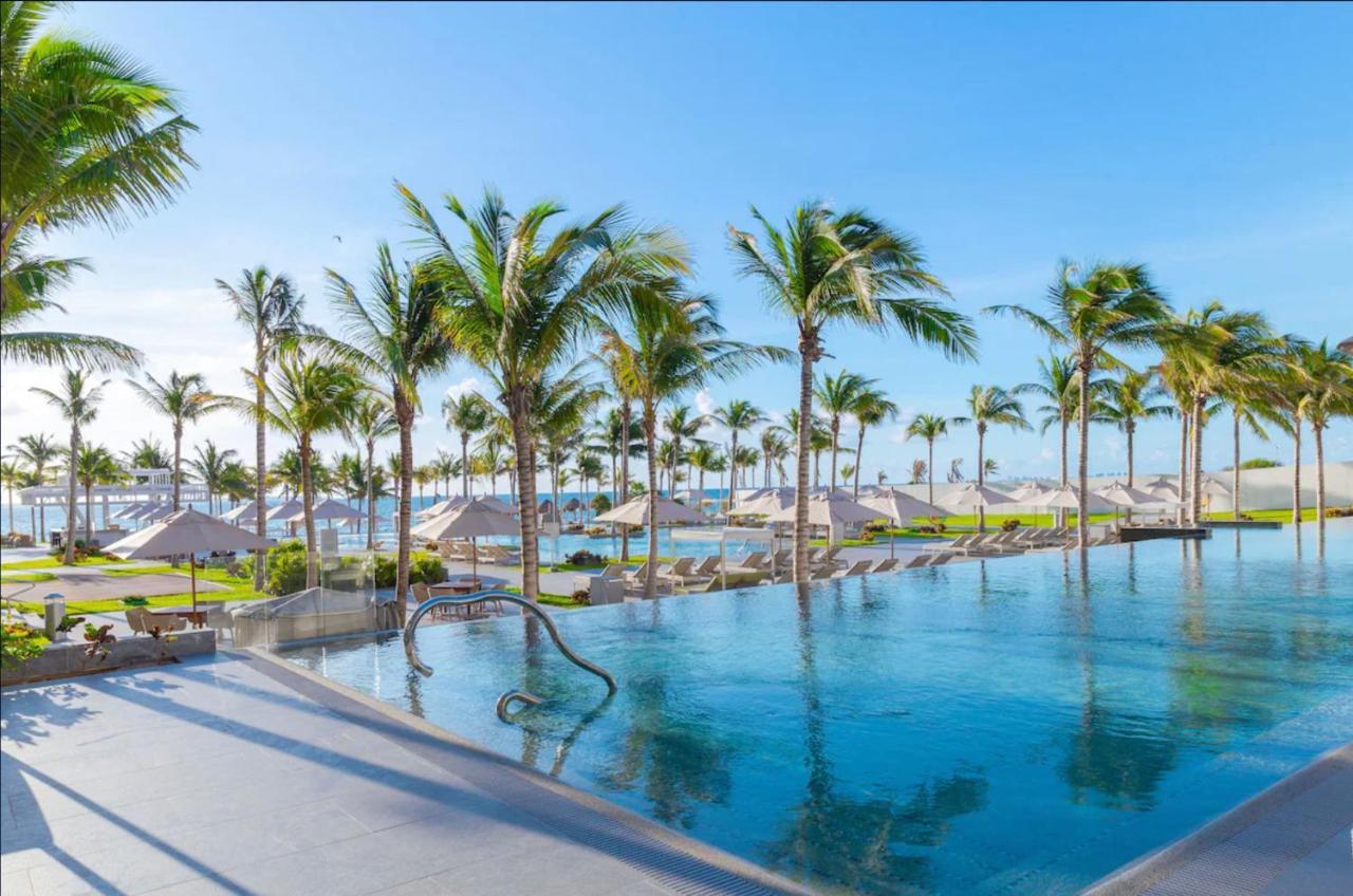 5 Diamond Luxury Resort!