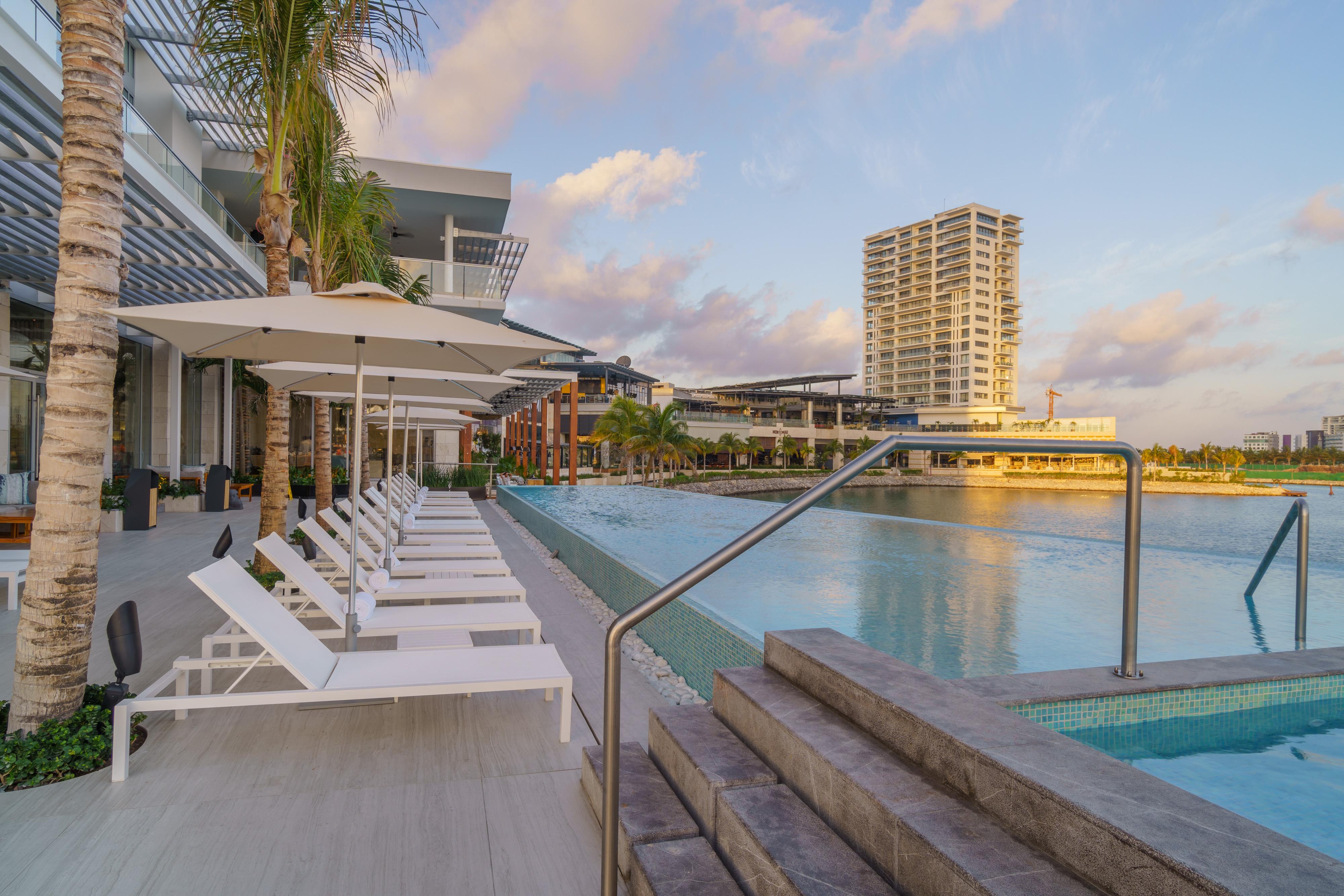 Hotel Renaissance & Marina 5*
