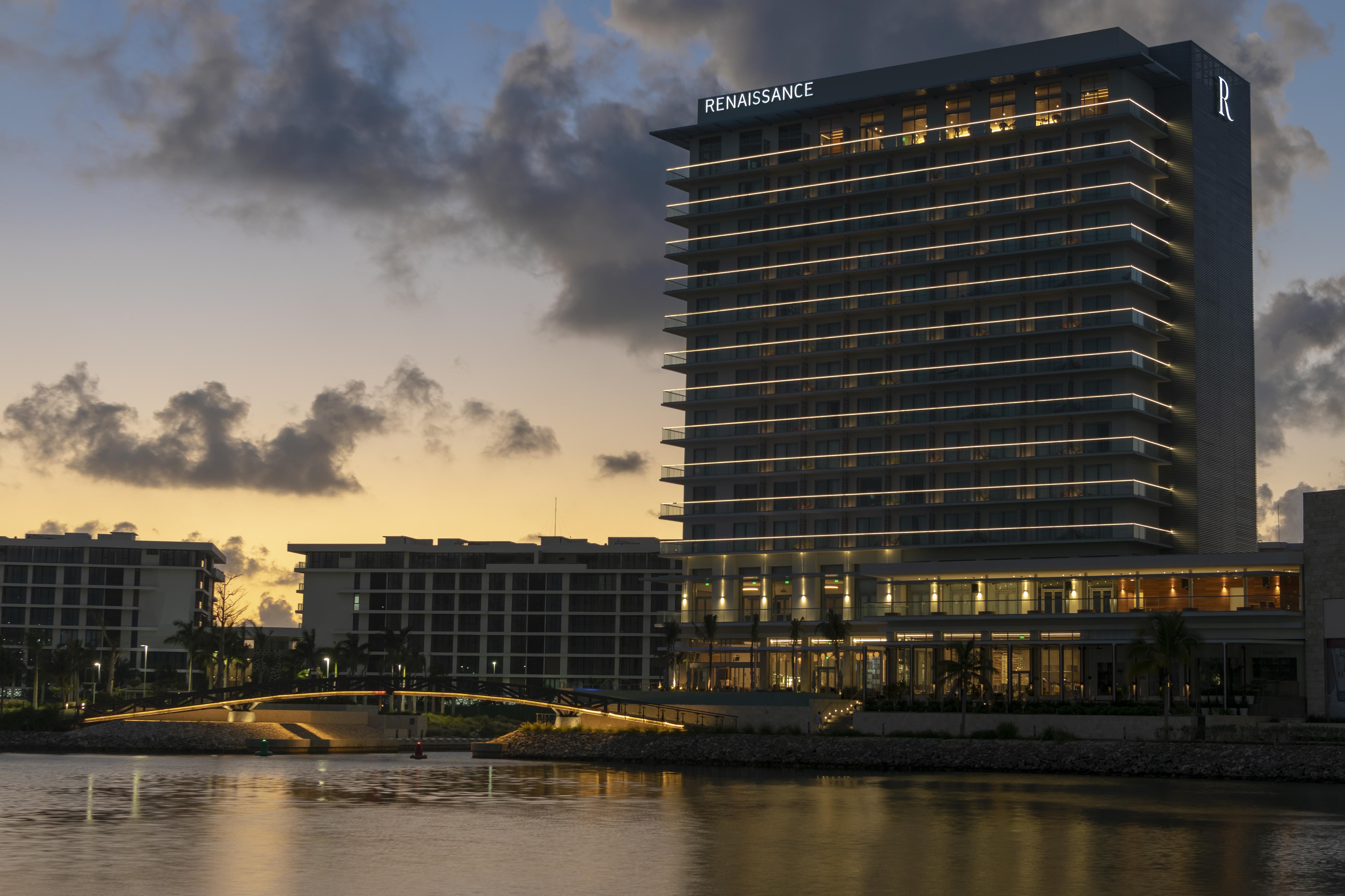 Renaissance & Marina Hotel Cancún