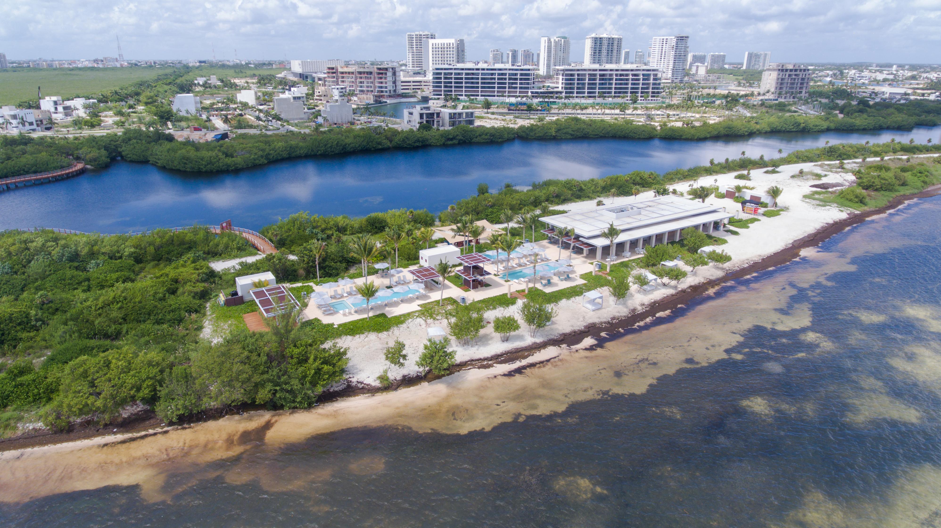Renaissance & Marina Hotel Cancún