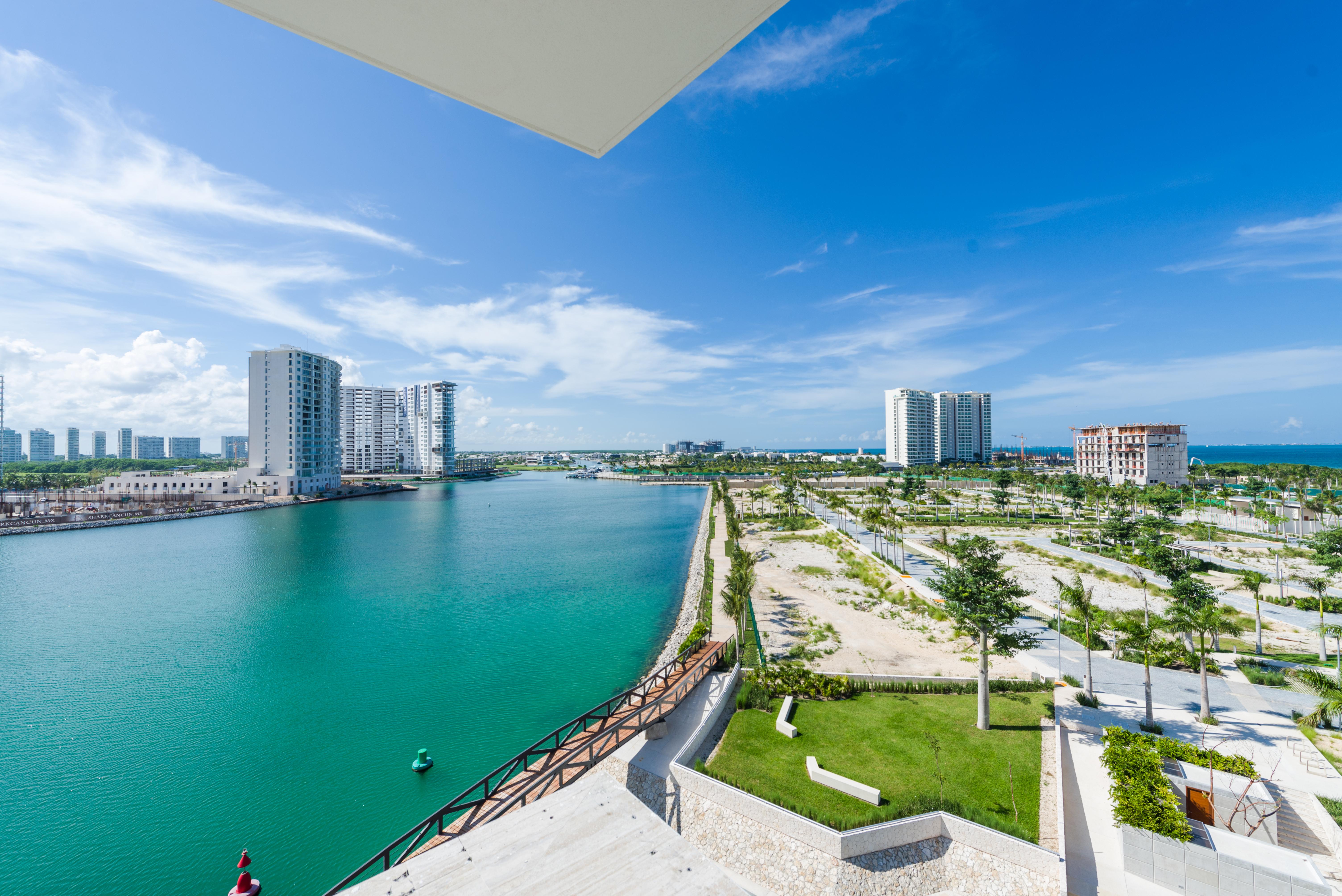 Renaissance & Marina Cancún