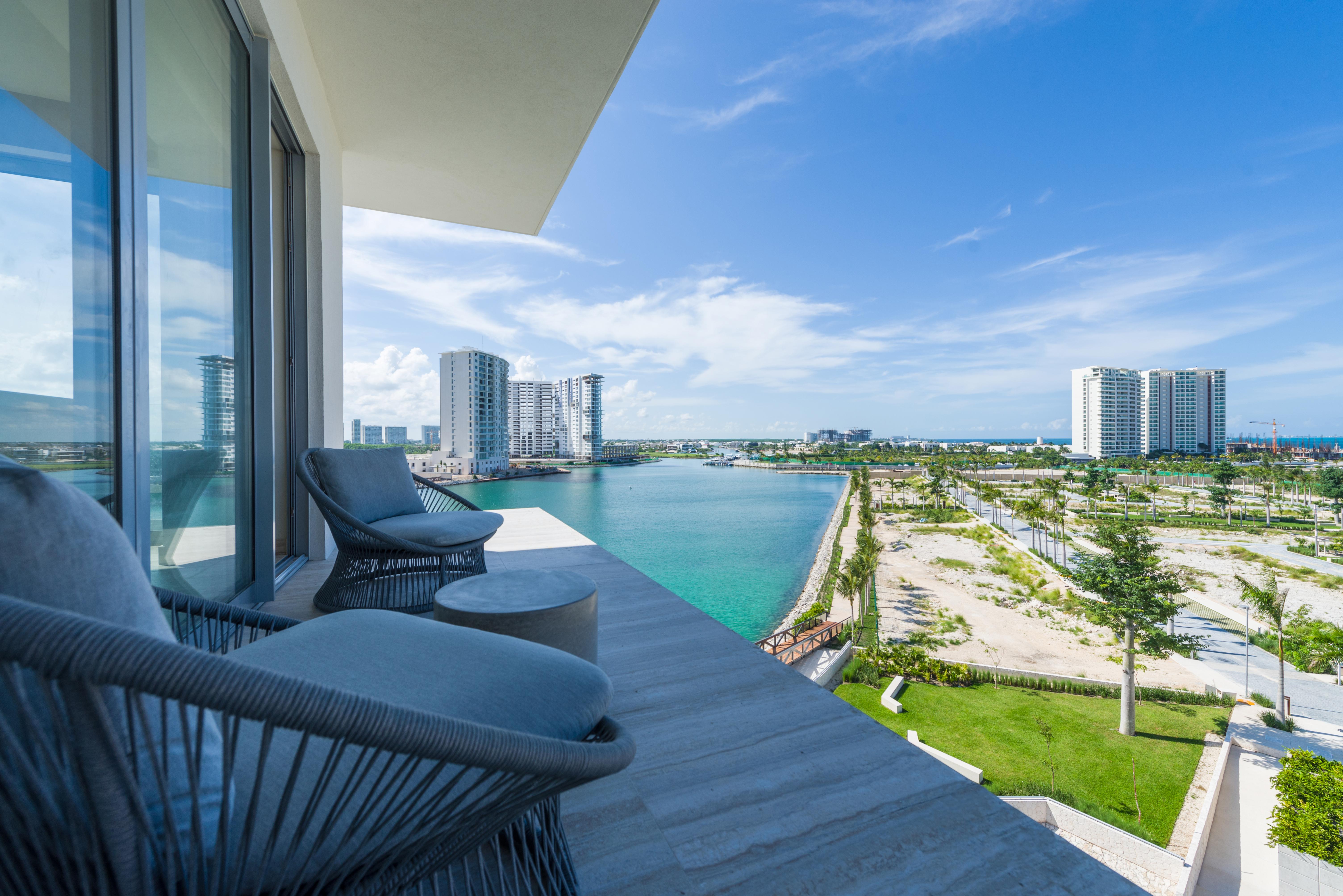 Renaissance & Marina Hotel Cancún
