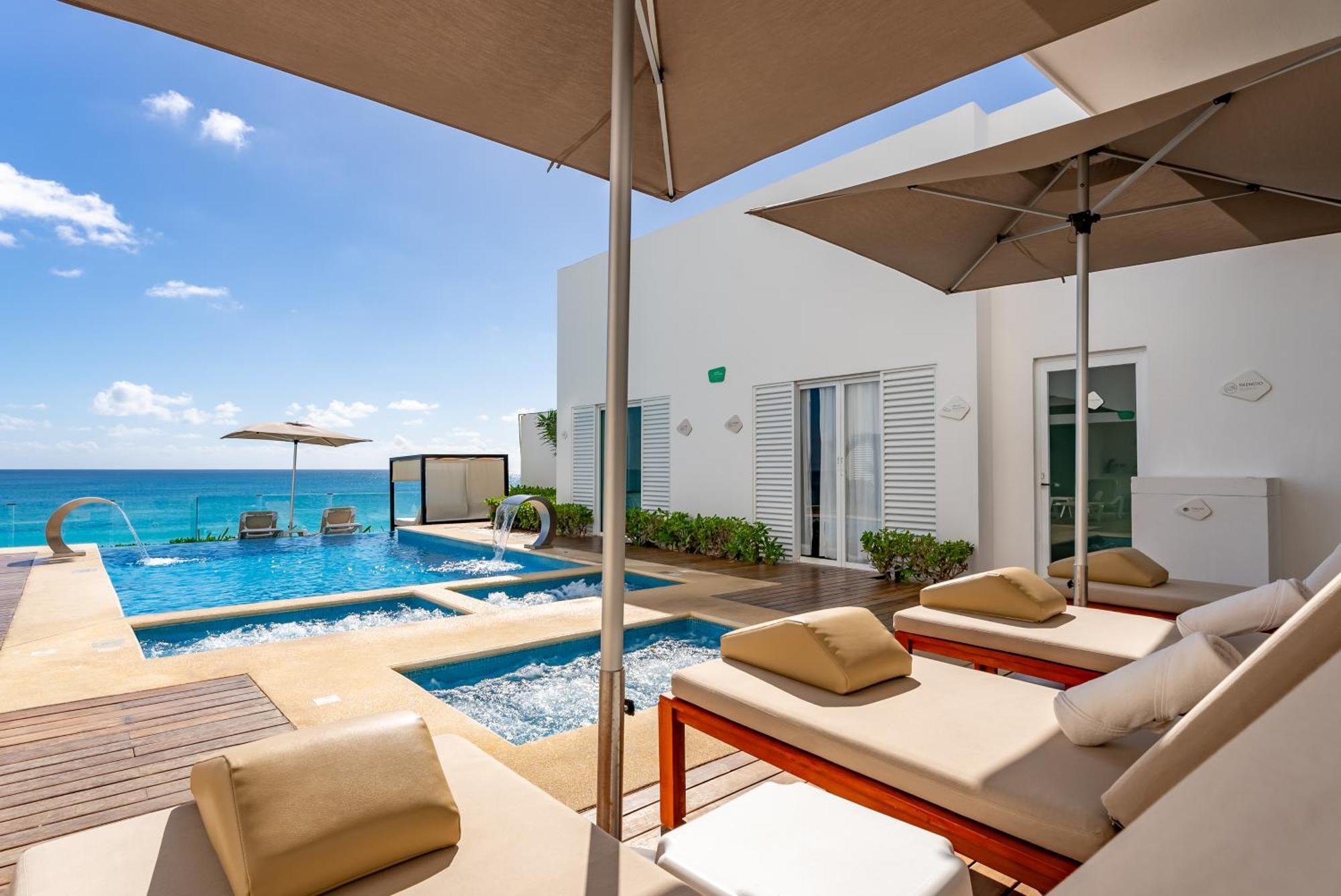 Beachfront Deluxe -best Ocean View, With Beach, Gym And