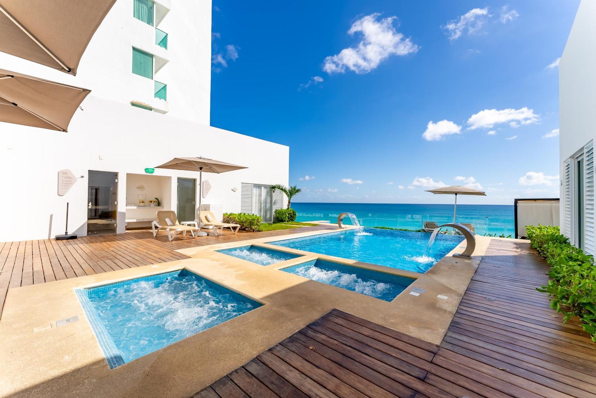 Apartamento Beachfront Deluxe -best Ocean View, With Beach, Gym And Cancún