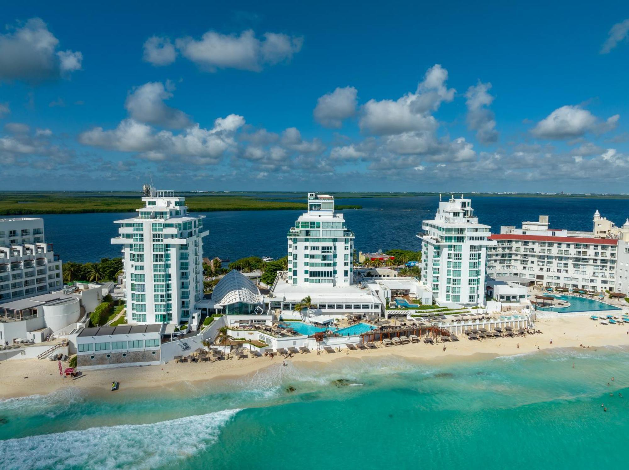 Beachfront Deluxe -best Ocean View, With Beach, Gym And *