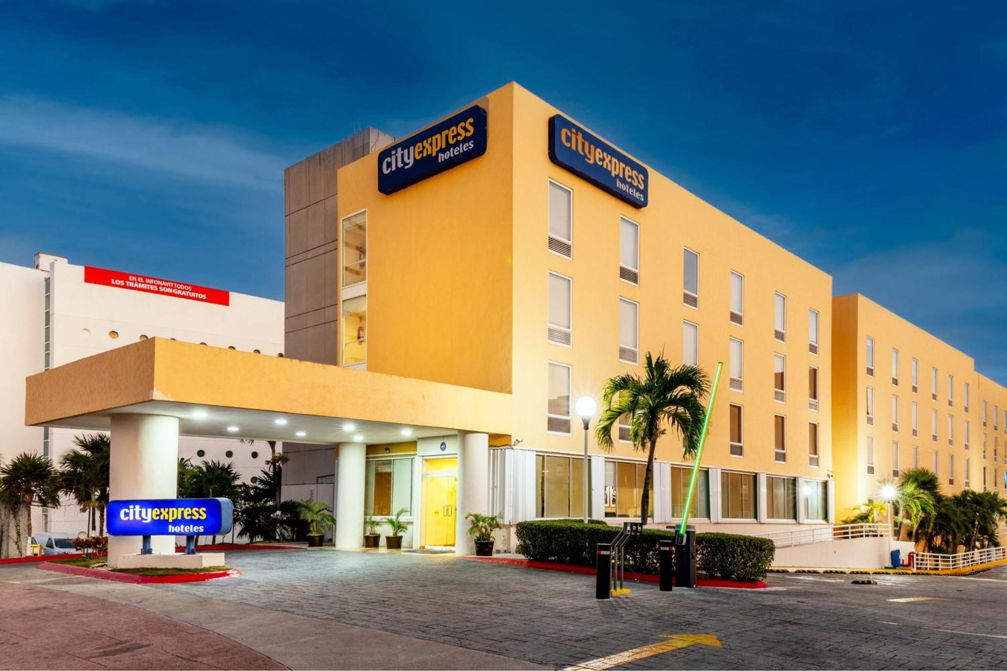 Hotel Express By Marriott Cancún