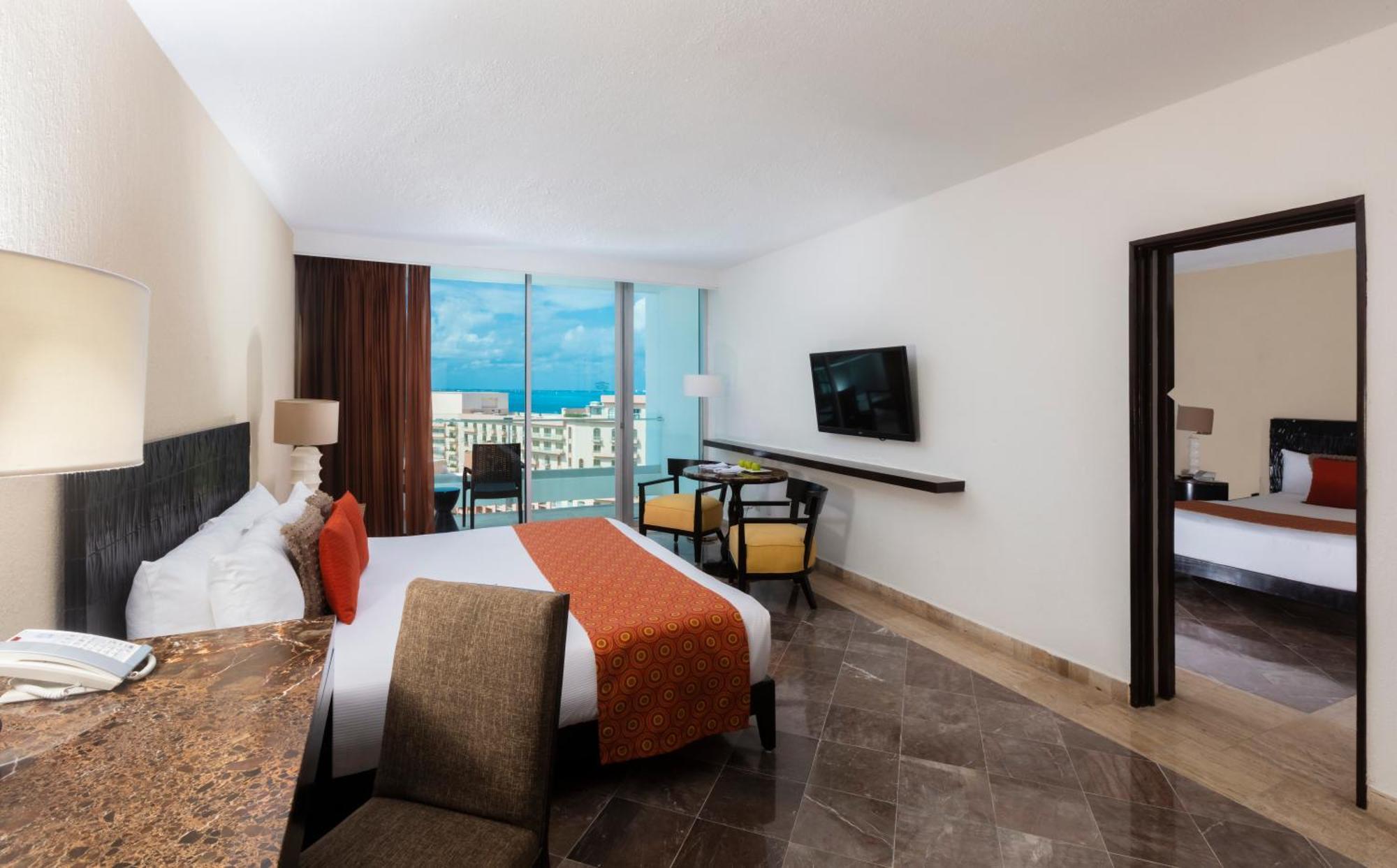 Krystal Grand Cancún