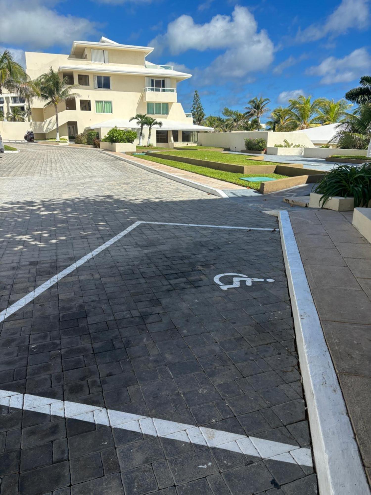 Apartamento With Balcony Ocean & Lagoon View, Brisas Zone, By & Ocean *