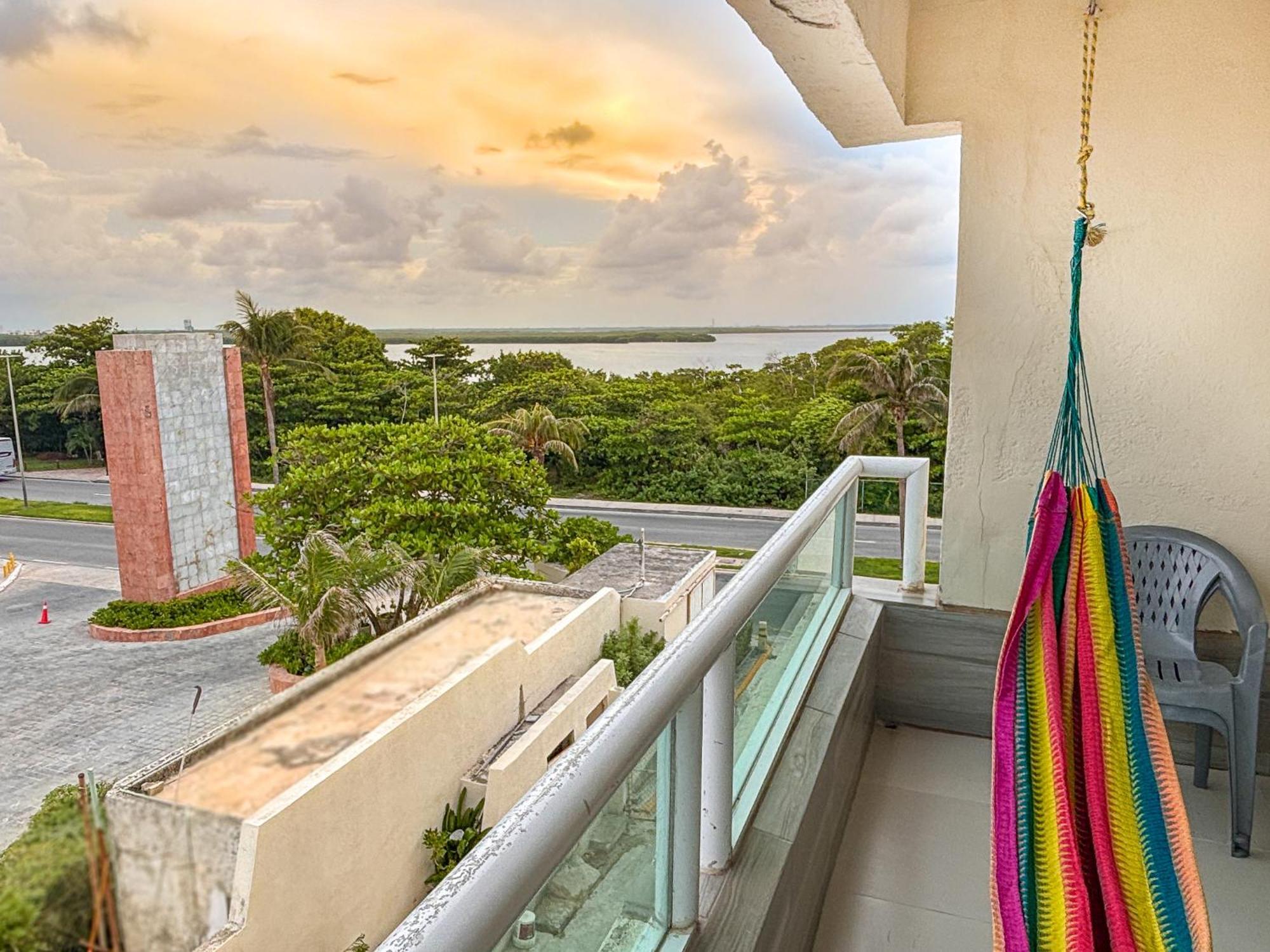 With Balcony Ocean & Lagoon View, Brisas Zone, By & Ocean * Cancún