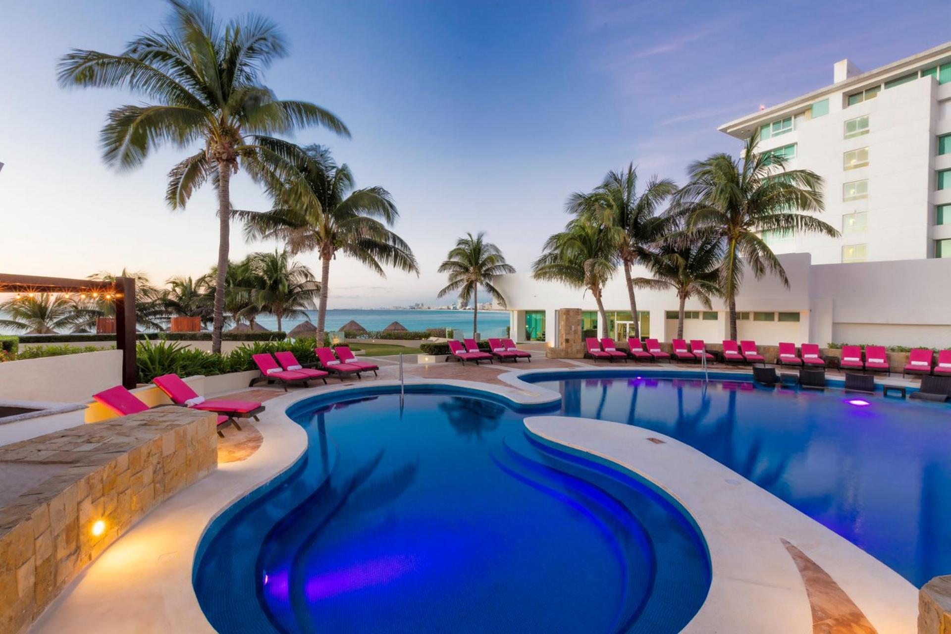Resort Altitude At Krystal Grand Cancún