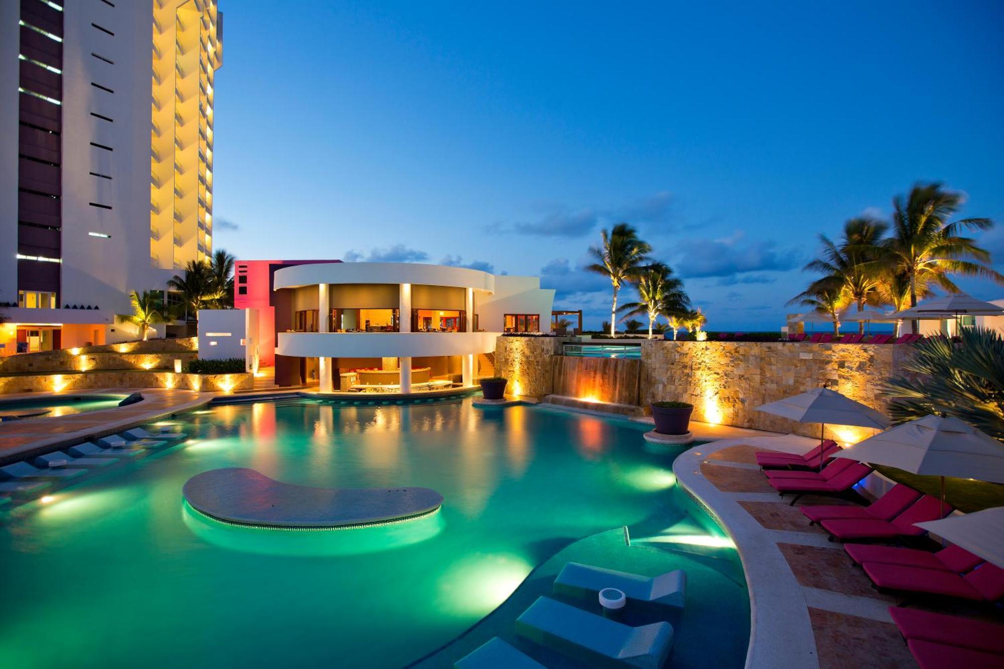 Resort Altitude At Krystal Grand Cancún