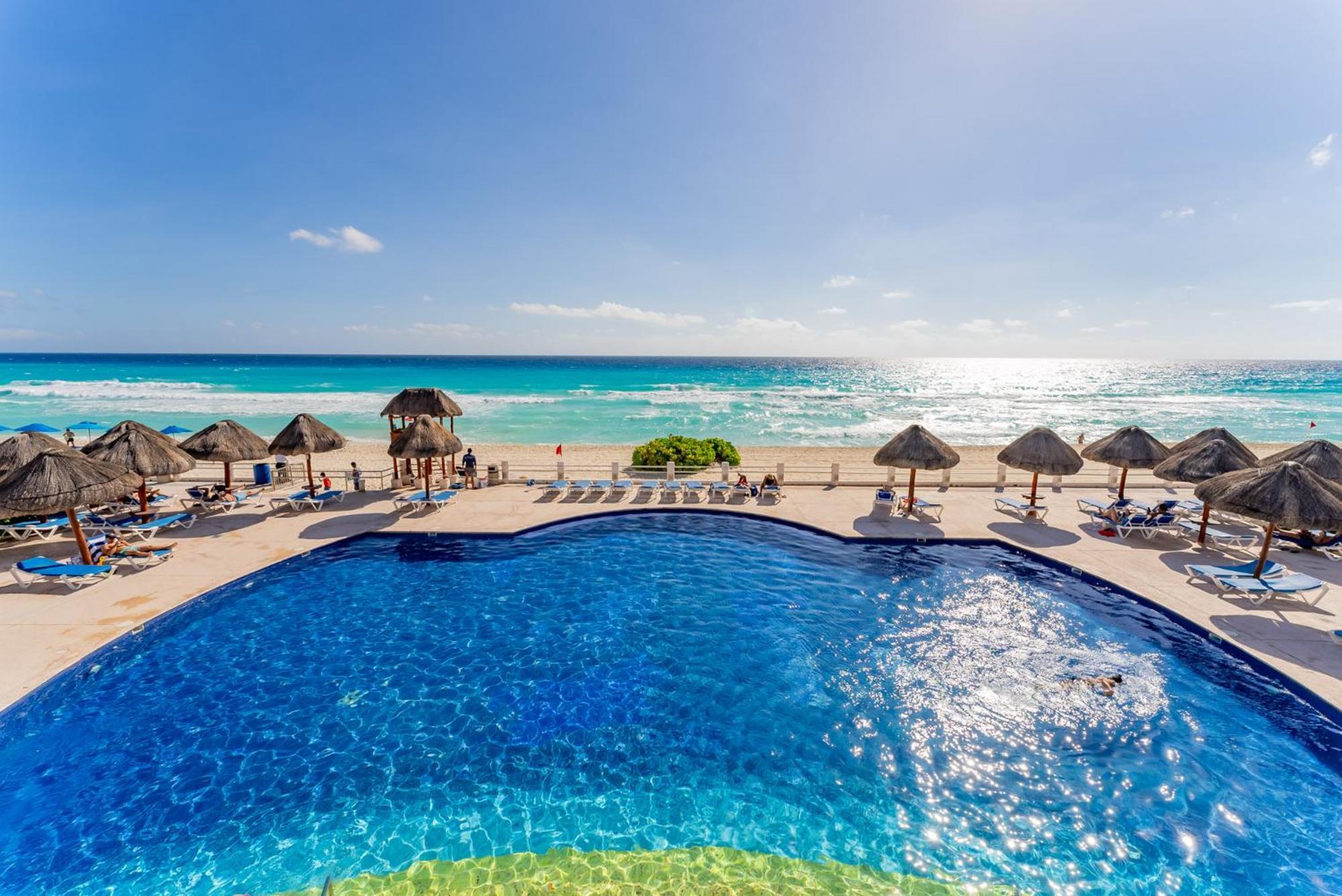Sparkling Ocean View In Cancún