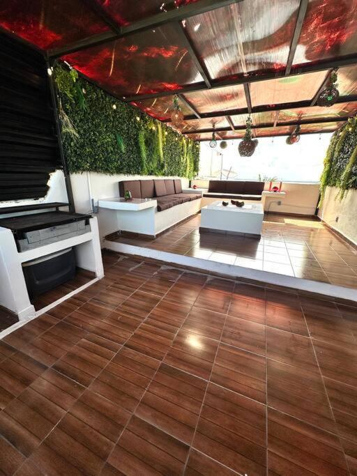 Spacious Two-story In Zone Location, Just 5 Minutes From Nightlife And Tourist Hotspots Apartamento