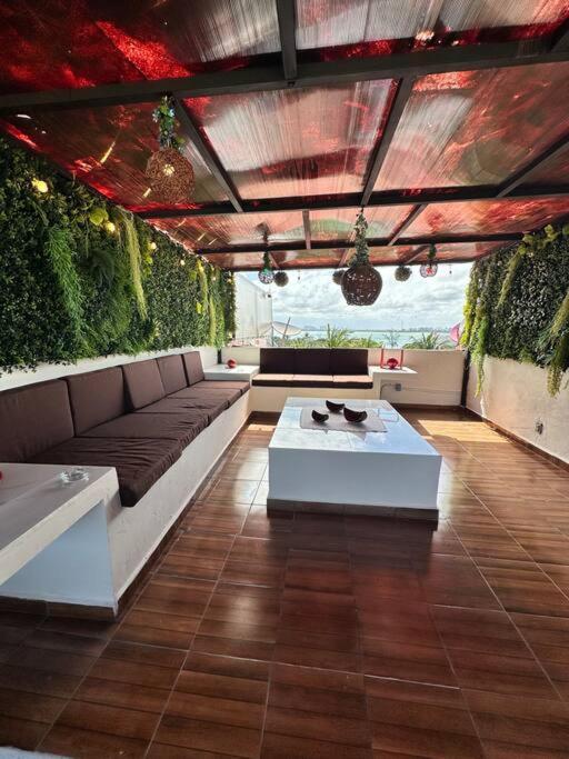 Spacious Two-story In Zone Location, Just 5 Minutes From Nightlife And Tourist Hotspots Apartamento