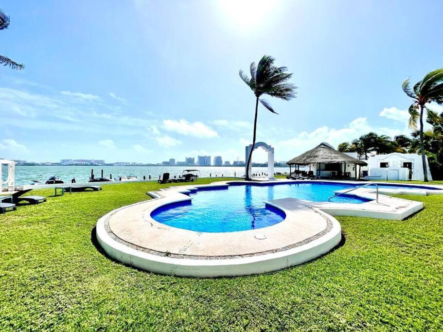 Apartamento Luxurious Lagoon-front In Zone Tranquility Meets Elegance Near Attractions And Beaches Cancún