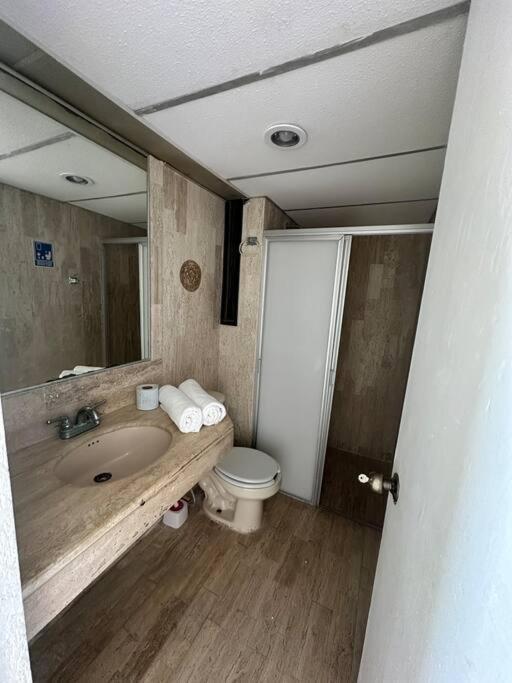 Apartamento Escape To Serenity By The Sea! Beachfront With Pool, Just 5 Minutes From The Ferry *