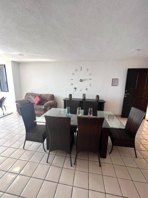 Luxurious Beachfront Getaway With Panoramic Views - Book Today Apartamento *