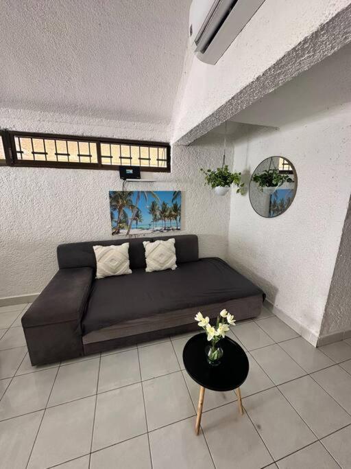 Villa Lagoon-front House In Zone Location With Easy Access To Attractions *