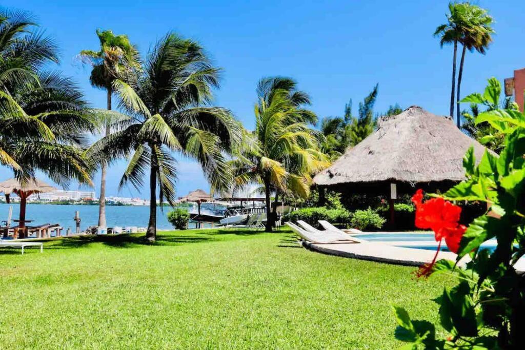 Lagoon-front House In Zone Location With Easy Access To Attractions *