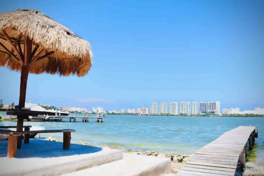 Villa Lagoon-front House In Zone Location With Easy Access To Attractions Cancún