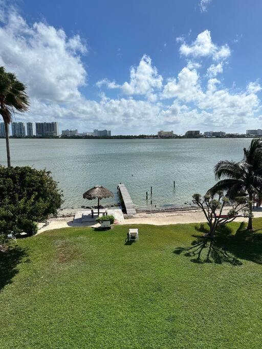 Lagoon-front House In Zone Location With Easy Access To Attractions * Cancún