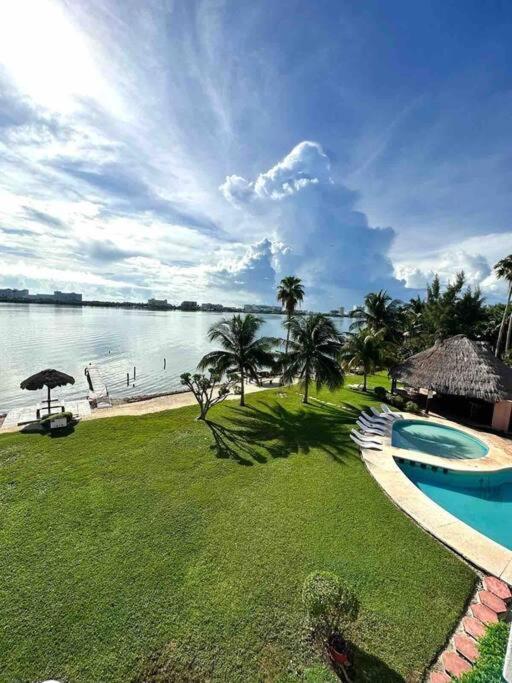 Lagoon-front House In Zone Location With Easy Access To Attractions Villa
