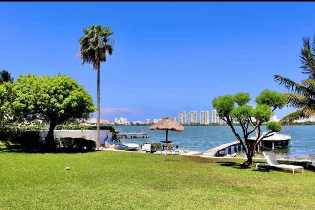 Lagoon-front House In Zone Location With Easy Access To Attractions Villa *