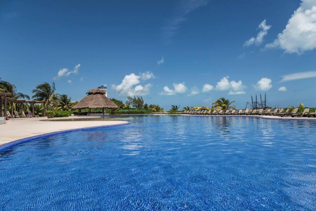 Marina Beachfront 2 Bdr By Casa Paraiso Cancun
