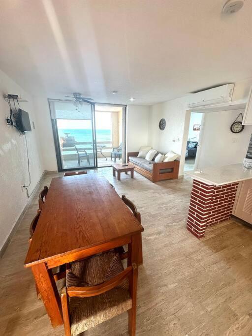 Beautiful Beachfront With Pool Relaxing Getaway Apartamento Cancún