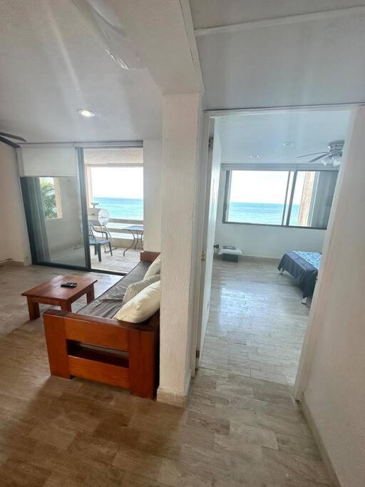 Beautiful Beachfront With Pool Relaxing Getaway Apartamento