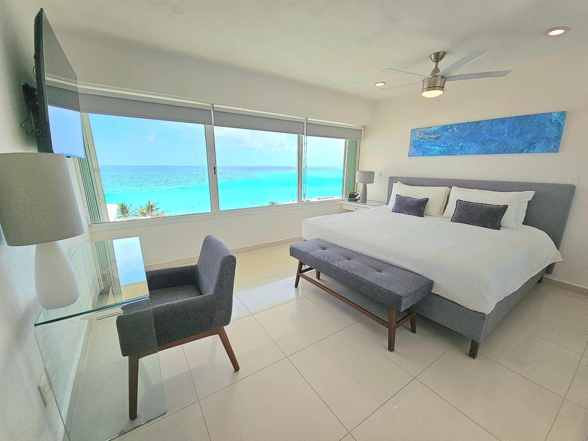 Ocean View Three Bedroom, Three Story Penthouse By The Apartahotel *