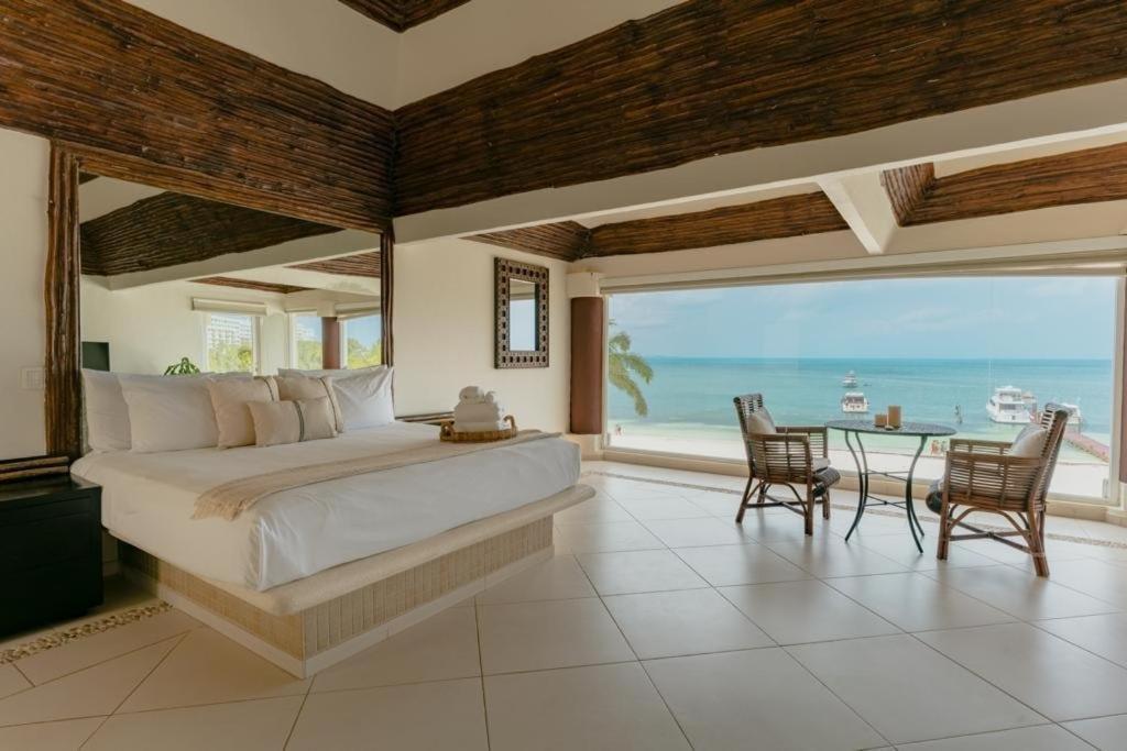 Flamingos Villa *