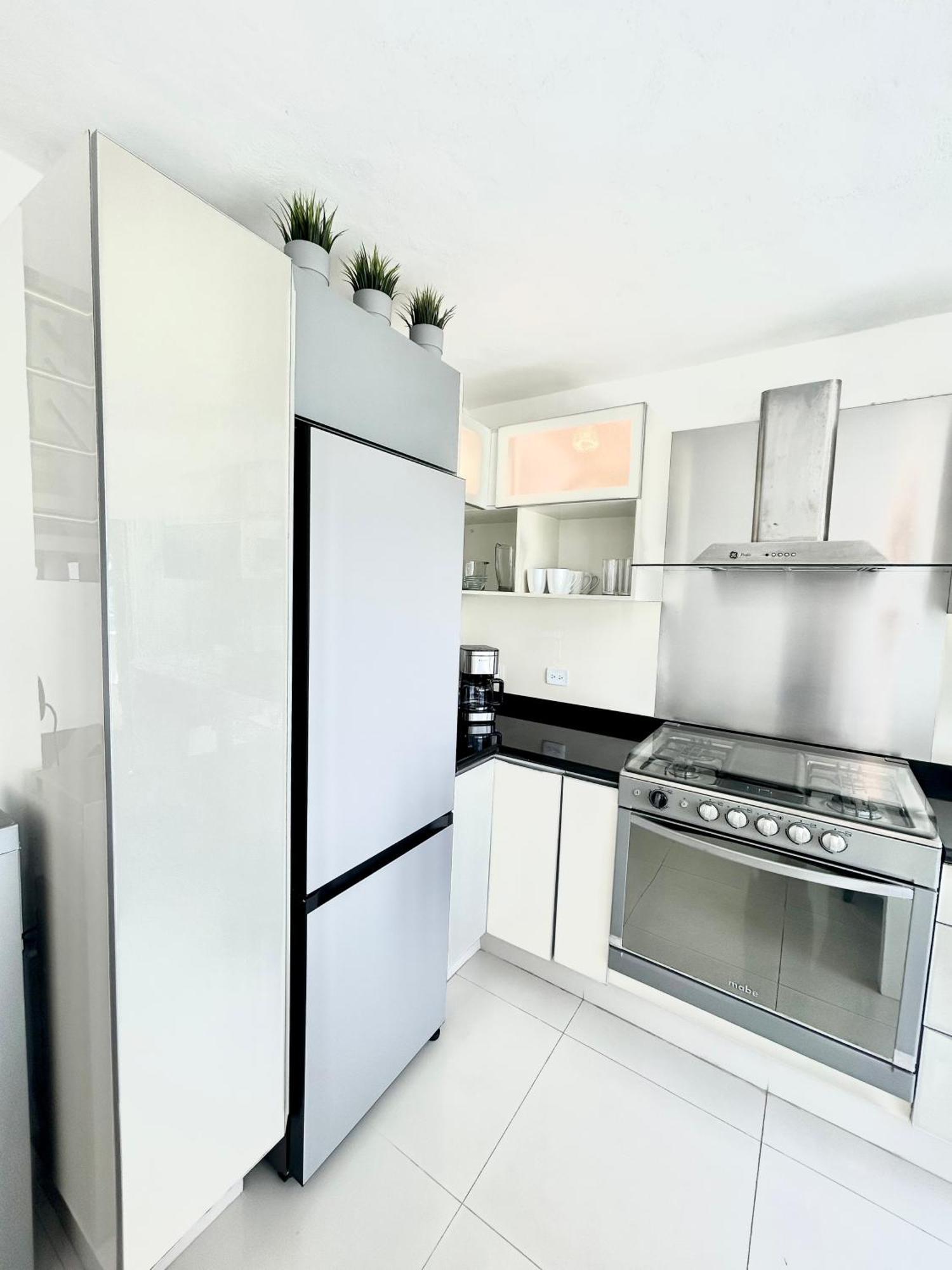 Ocean View Three Bedroom, Three Story Penthouse By The Apartahotel