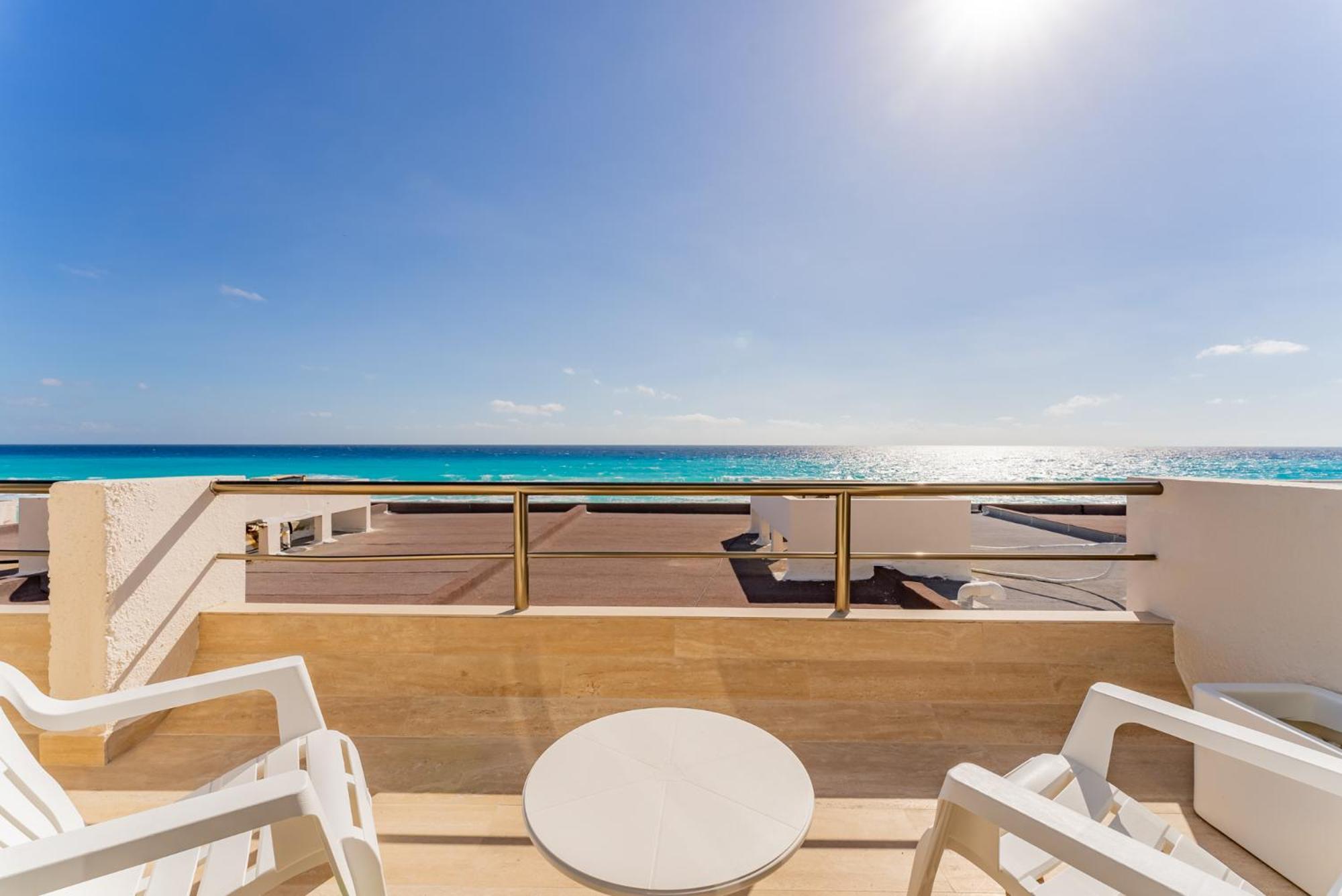 Beachfront In Zone * Cancún