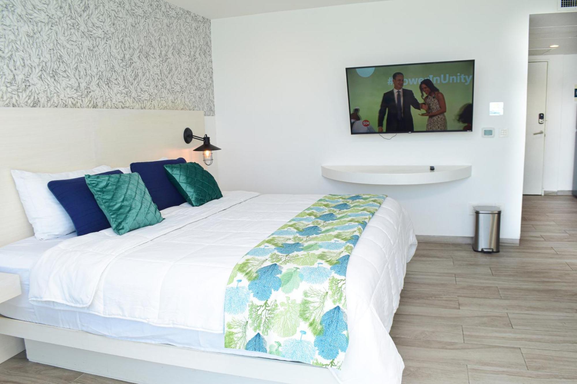 Apartment At The Beach, Balcony, Stunning Views, Gym, Jacuzi, Pool