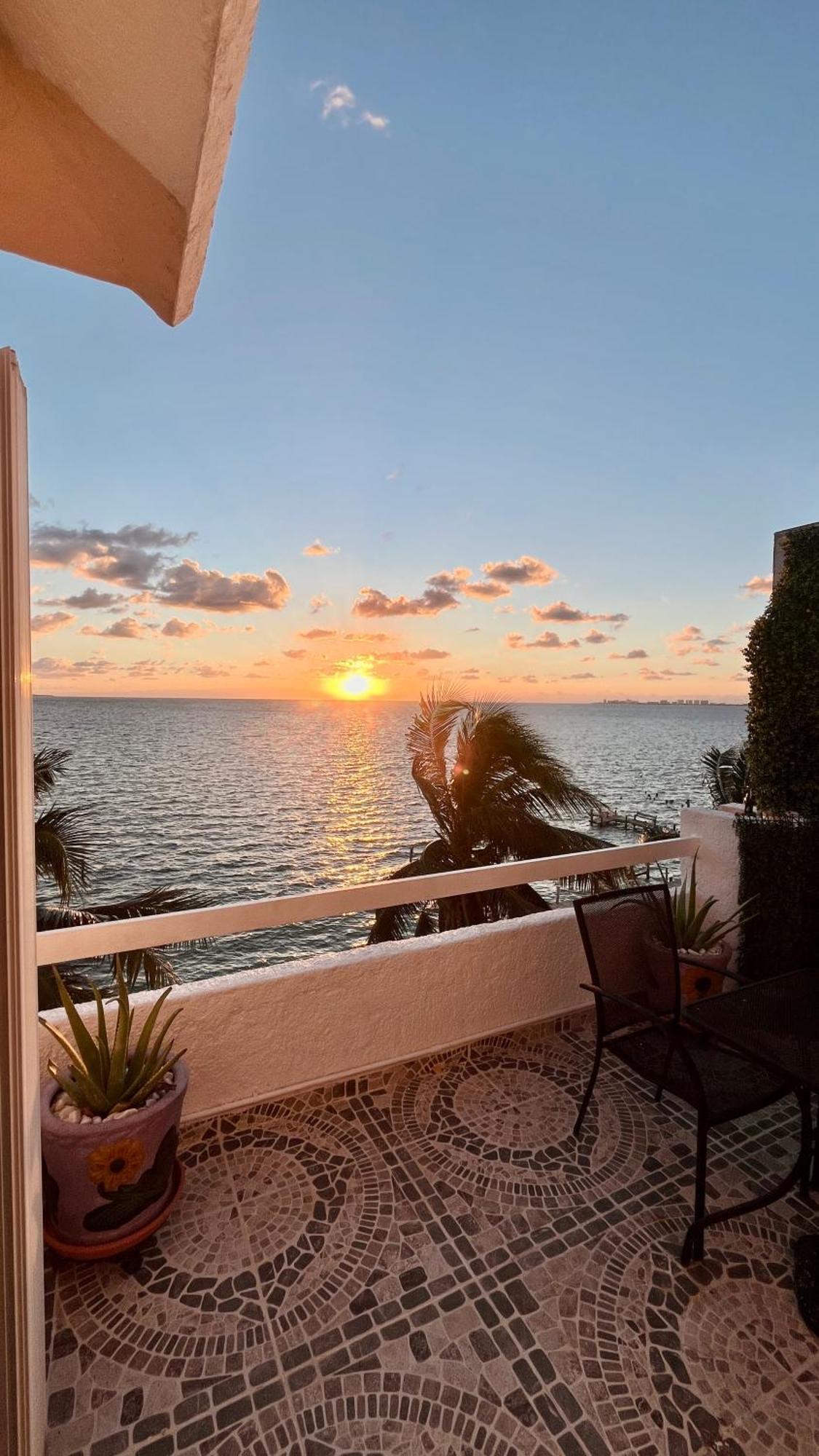 Beautiful In Front Ocean View Apartamento Cancún