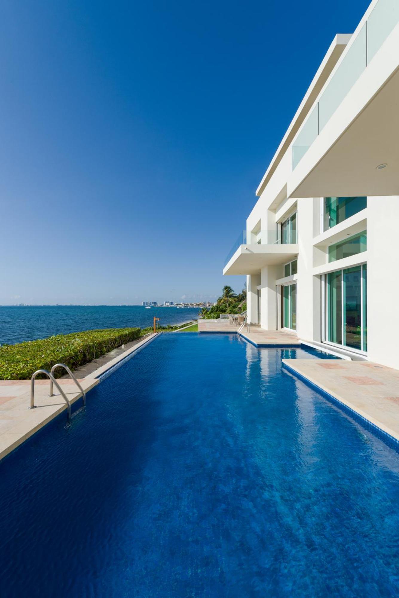 Villa Punta Sam - Beachfront Luxury Cancún
