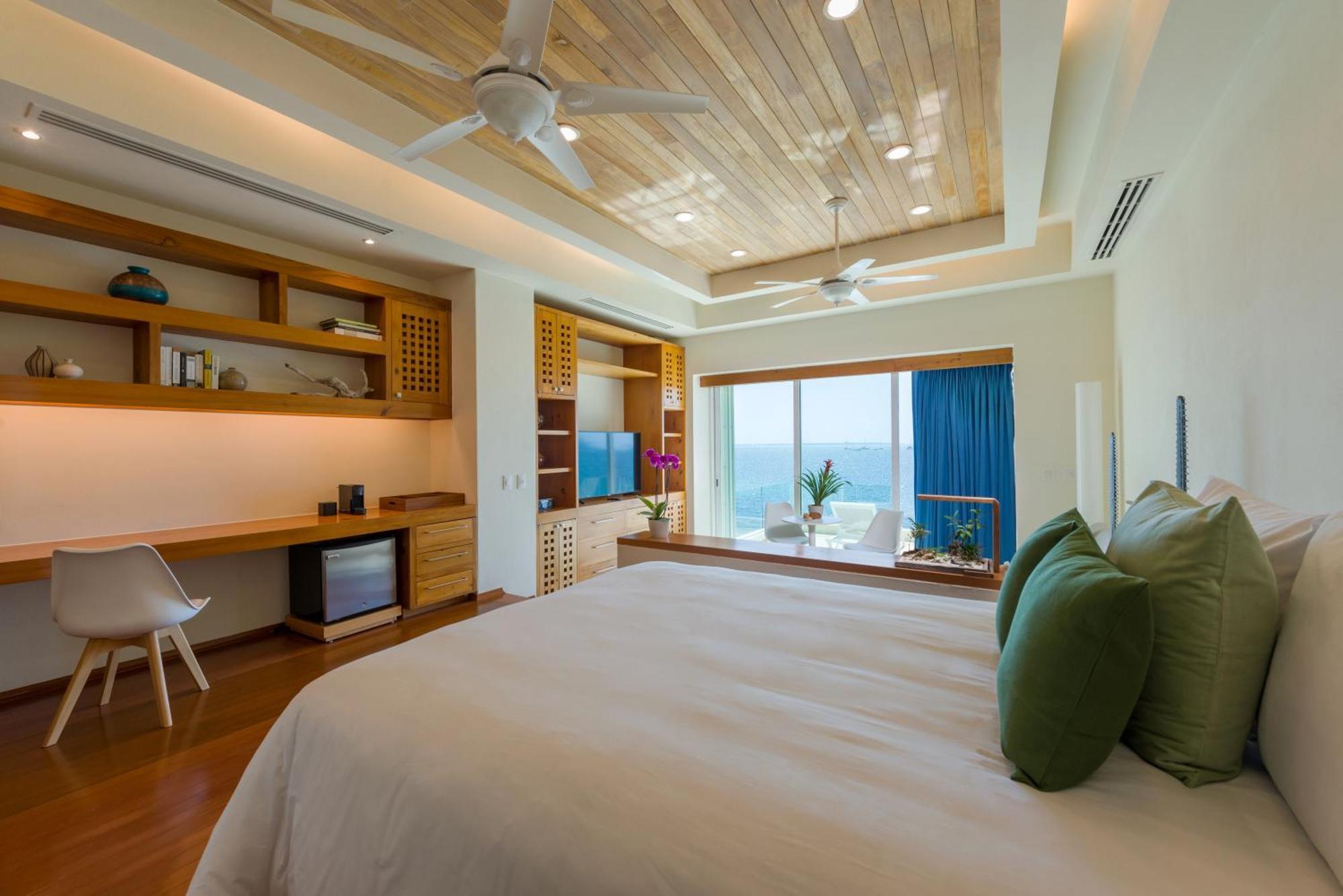 Villa Punta Sam - Beachfront Luxury