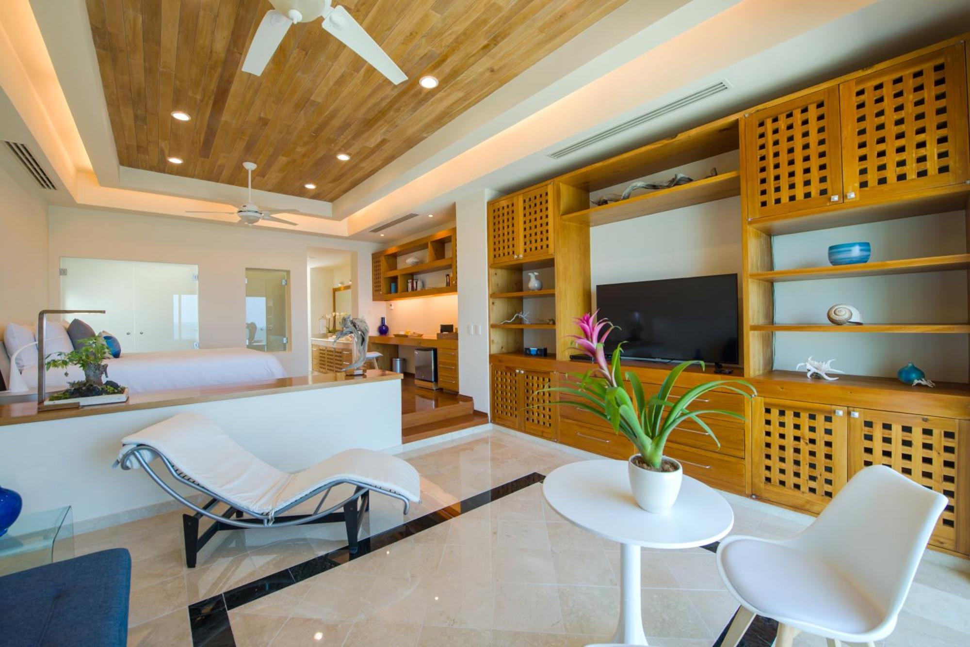 Villa Punta Sam - Beachfront Luxury