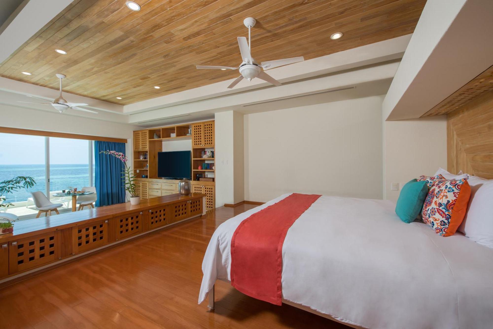 Punta Sam - Beachfront Luxury Villa Cancún
