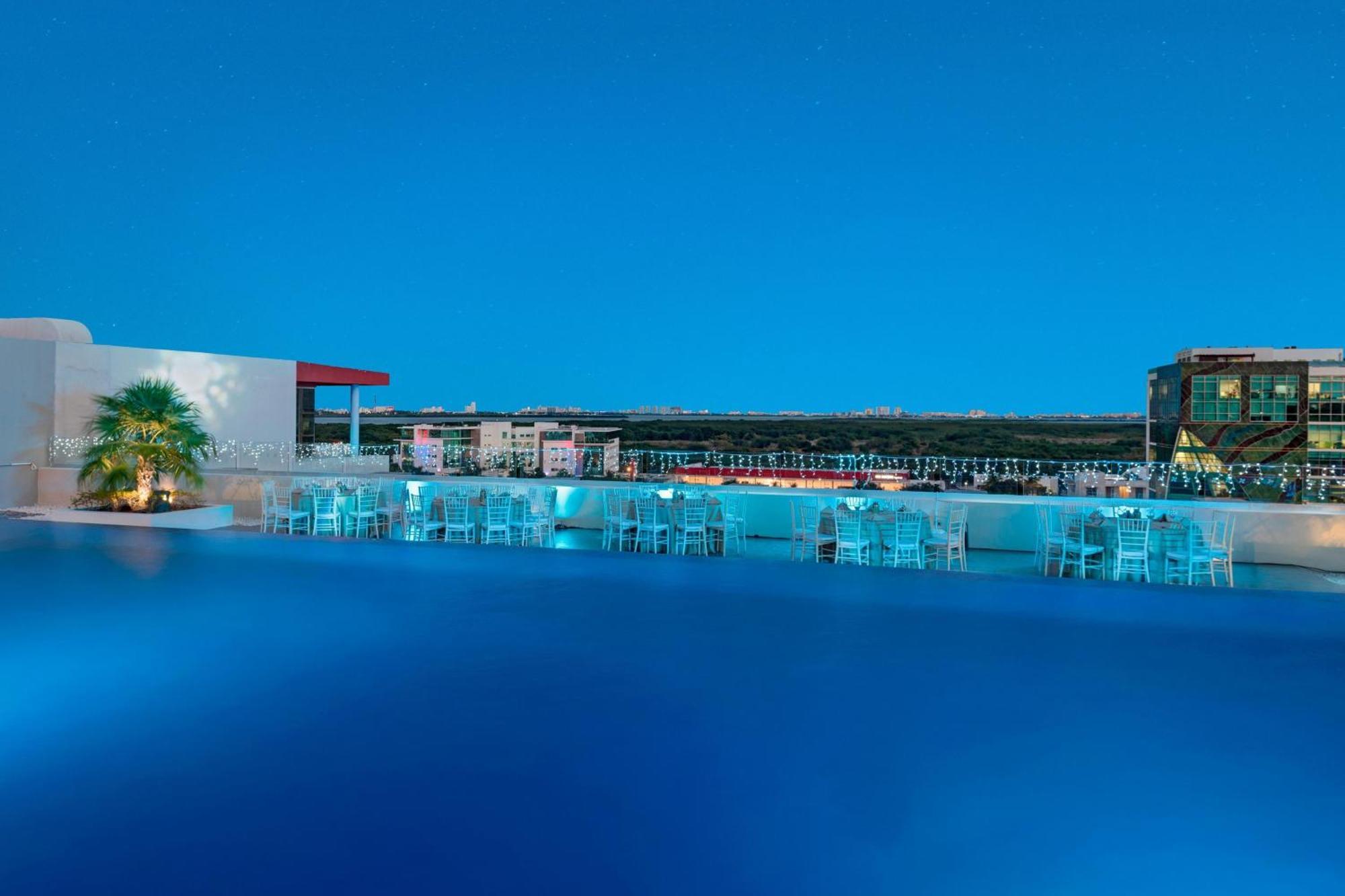 Four Points By Sheraton Centro Hotel 4*
