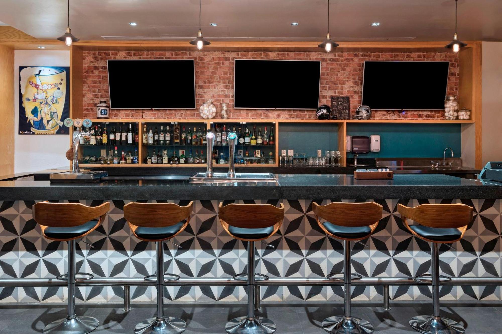 Four Points By Sheraton Centro Hotel 4*