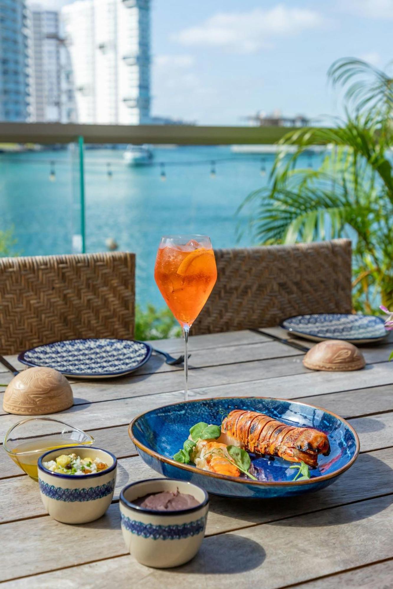 Hotel Renaissance & Marina Cancún