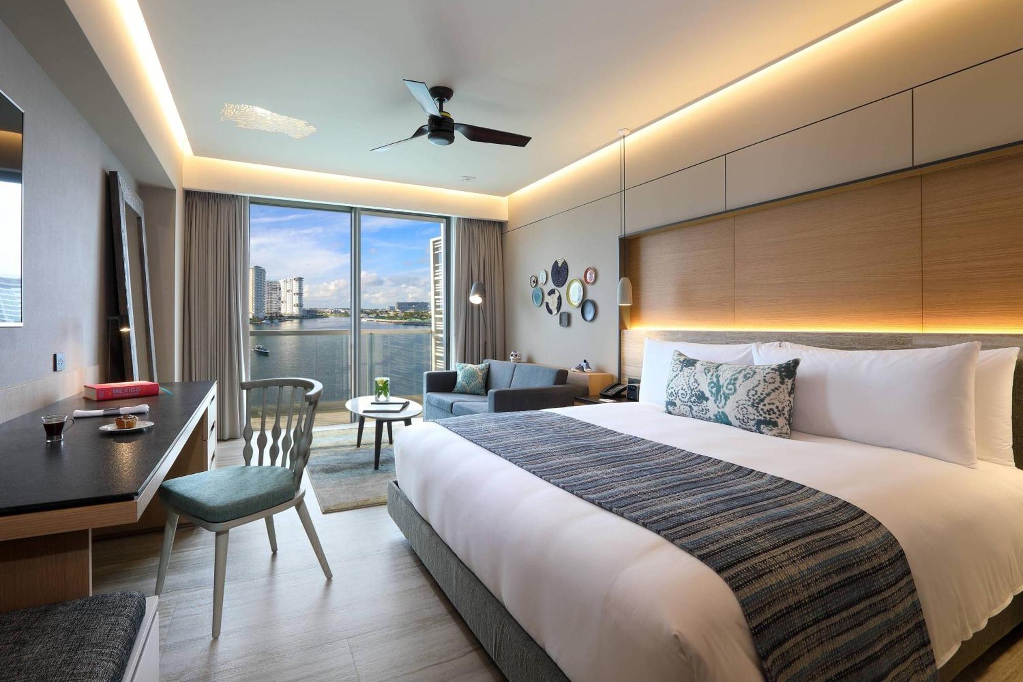 Renaissance & Marina Hotel
