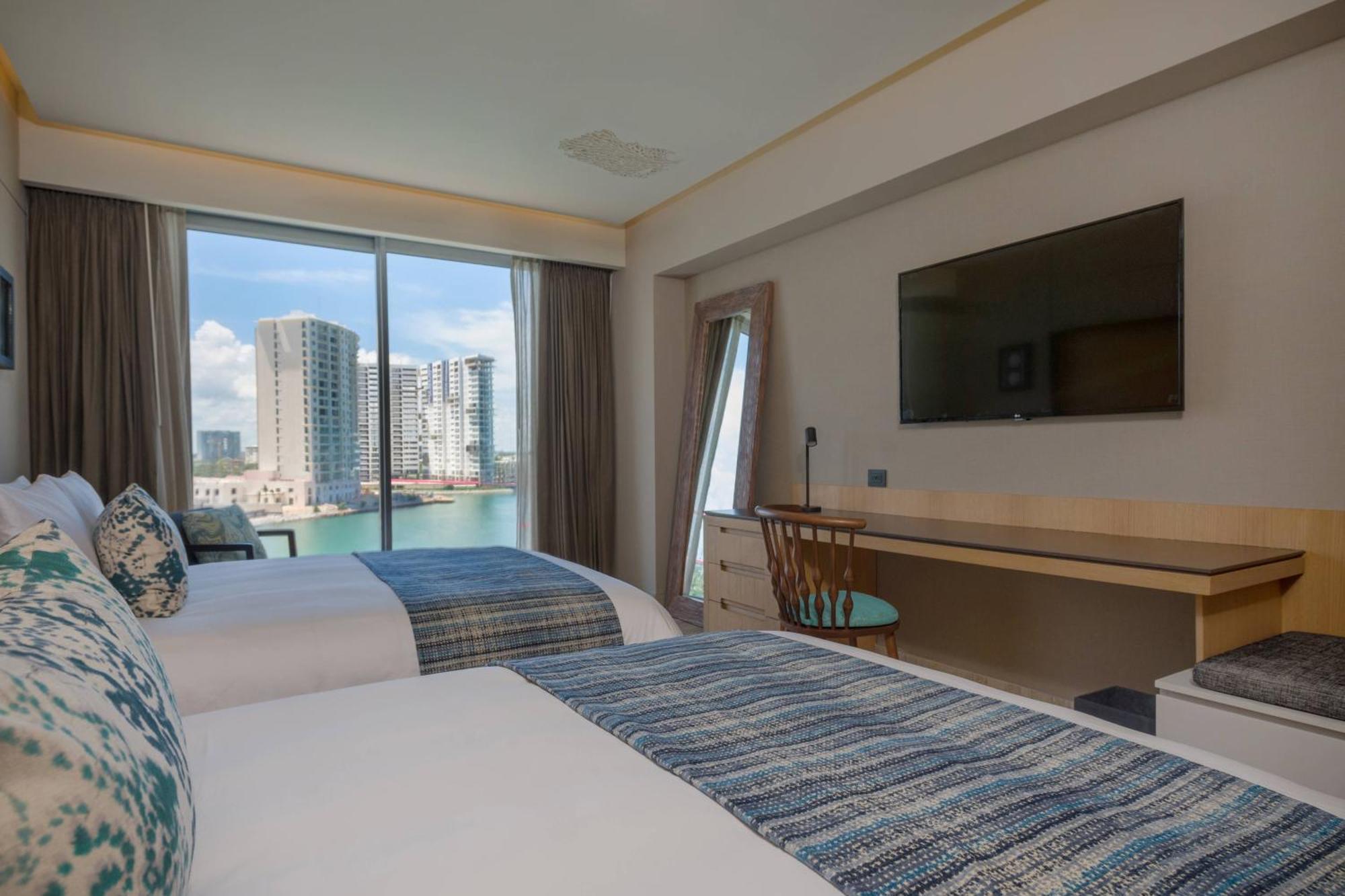 Hotel Renaissance & Marina