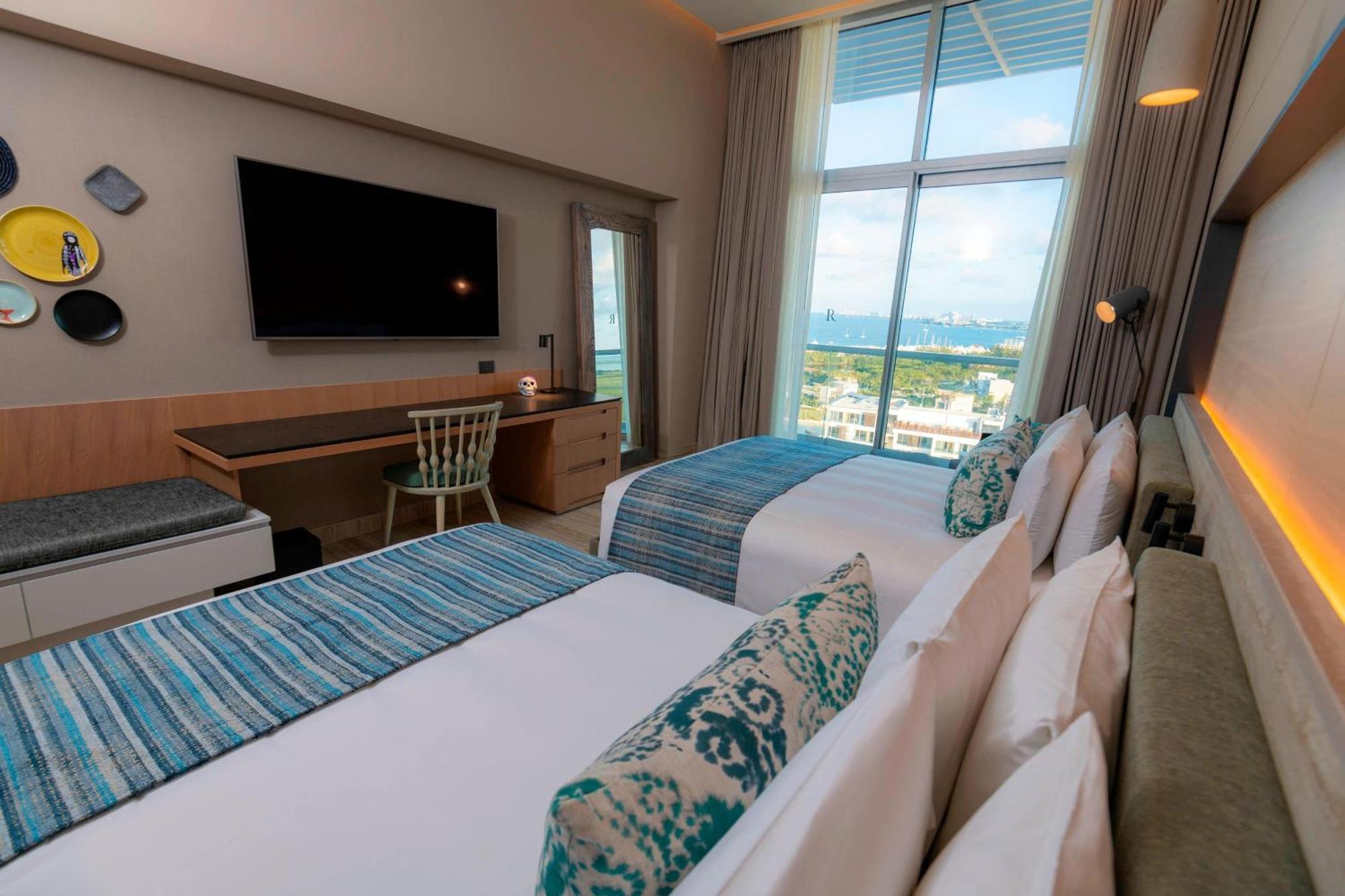 Renaissance & Marina 5*