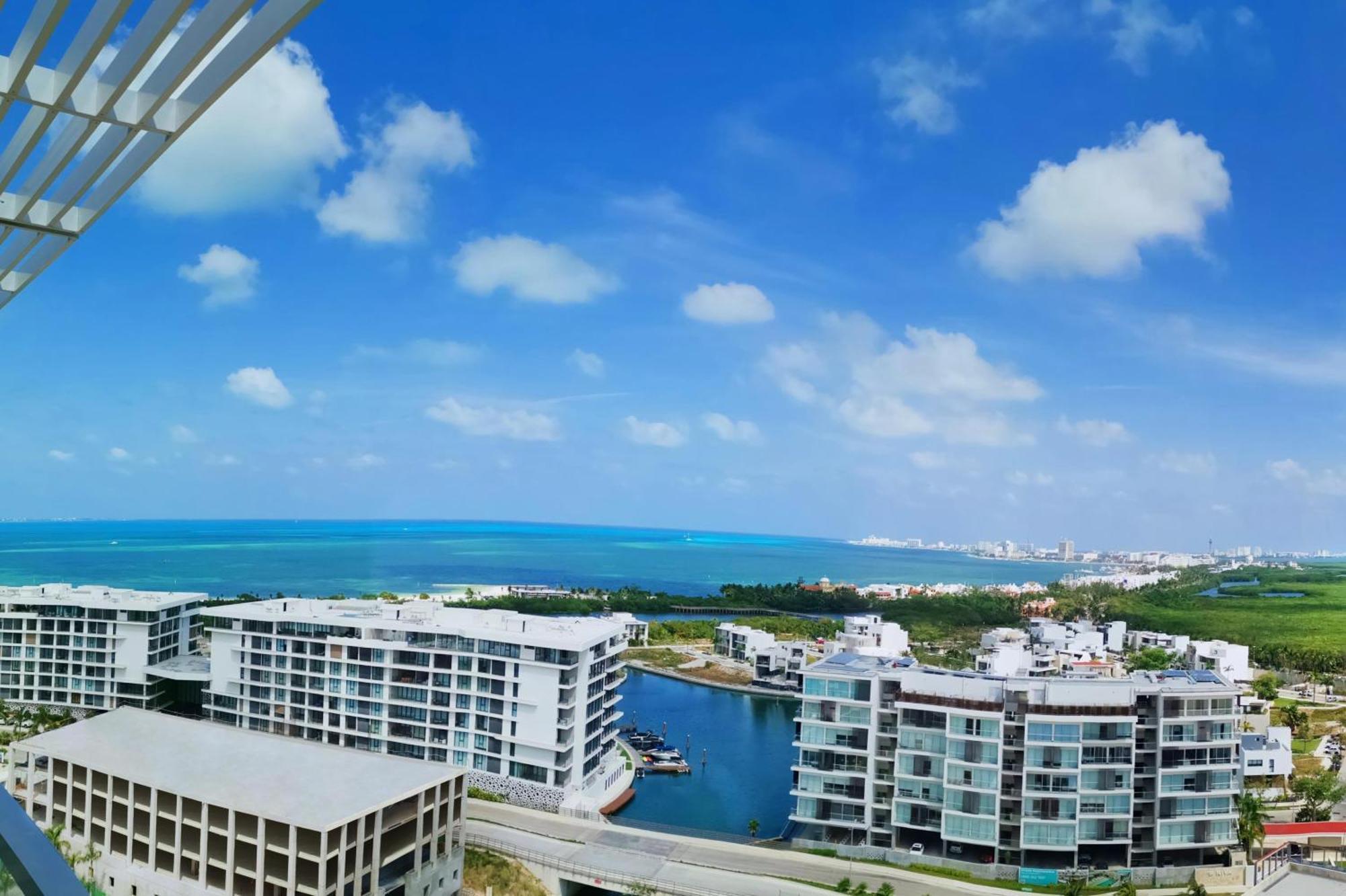 Renaissance & Marina Hotel