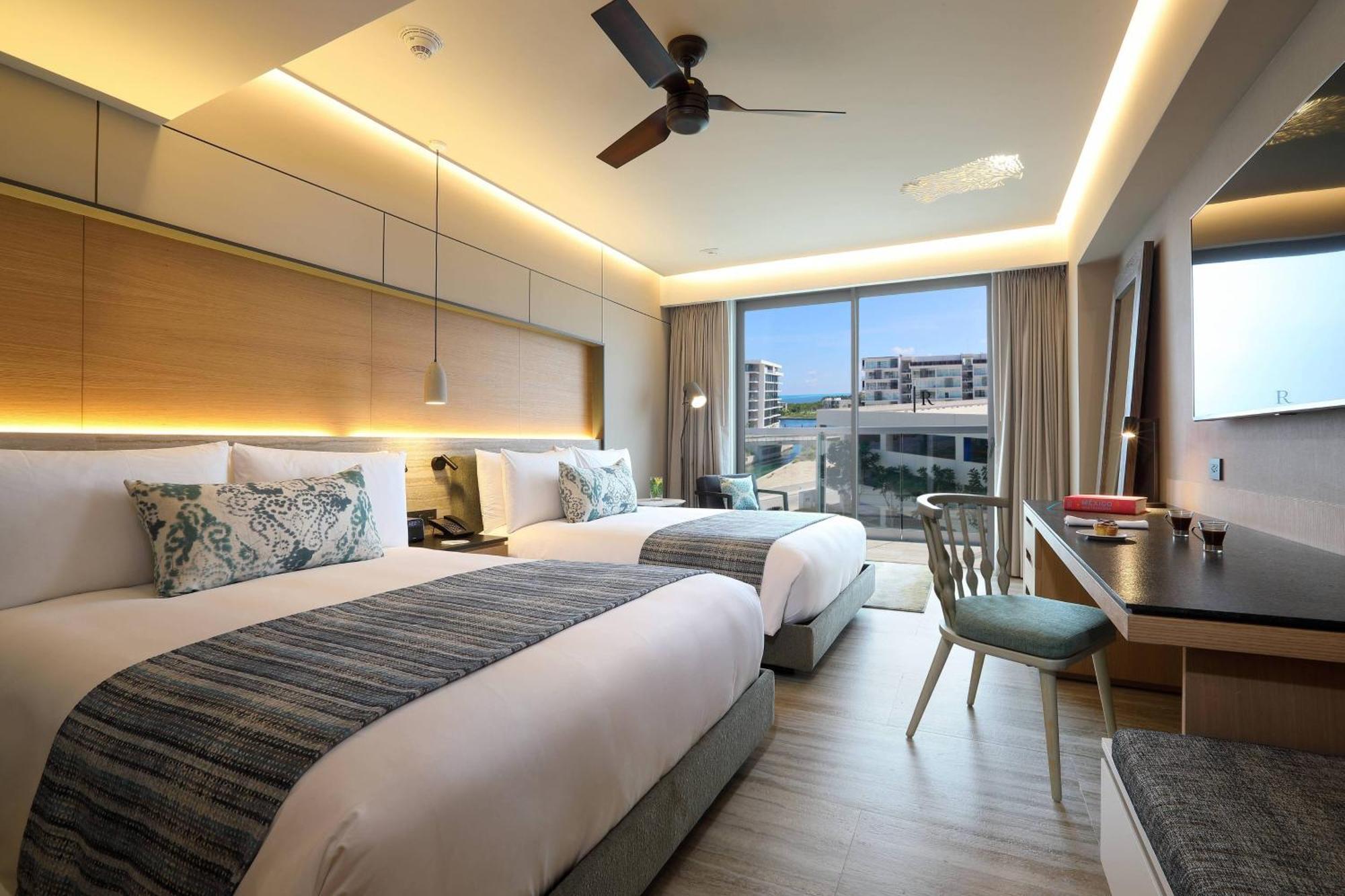 Renaissance & Marina Hotel Cancún