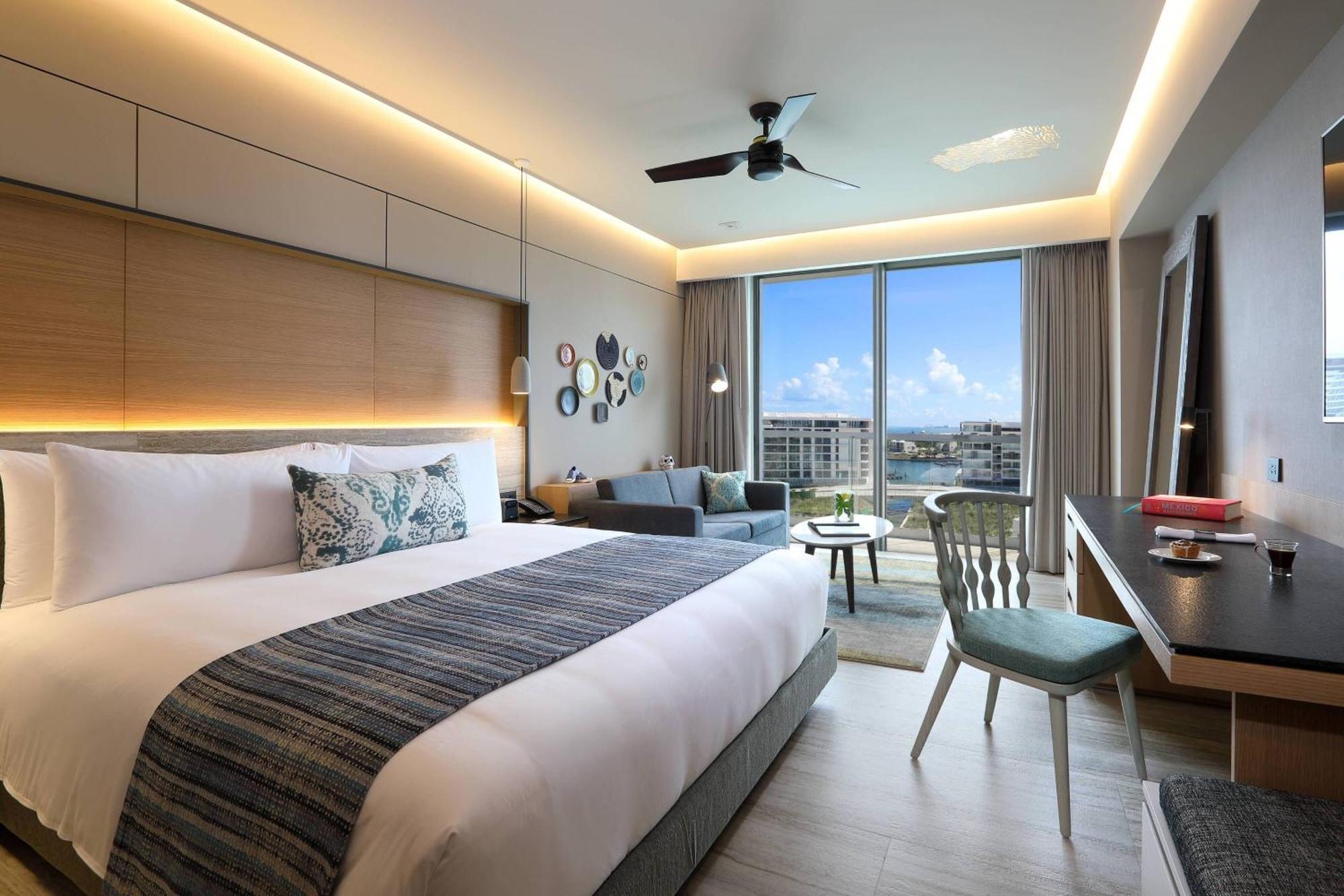 Renaissance & Marina 5*